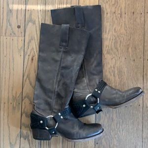 Free bird boots TIMBER size 8